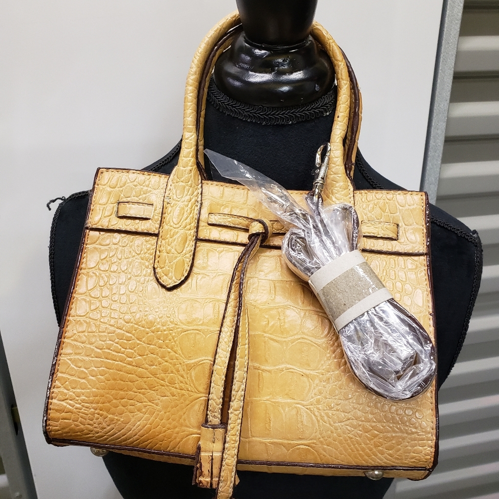 NWT TRUE VINTAGE CONVERTIBLE CROSSBODY OSTRICH EMBOSSED